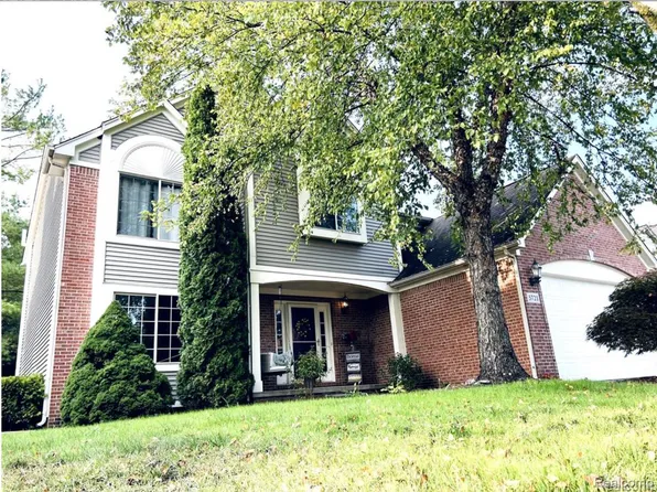 5721 Cedar Ridge Dr, Ann Arbor, MI 48103
