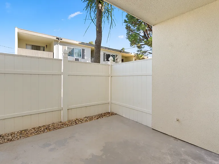 Concorde Apartments - Riverside, CA — Photo 10