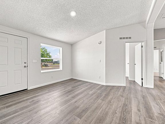3rd image of 332 Circle Dr