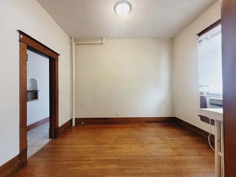 717 W Division St — Photo 5