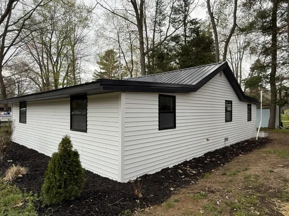111 Woodland Walk, Lake, MI 48632
