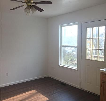 5th image of 916 Poplar St