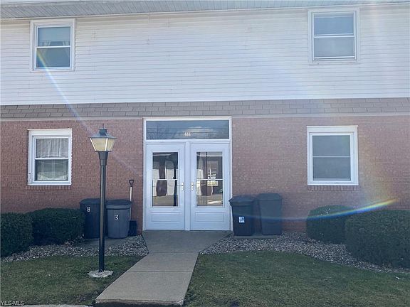3rd image of 666 Katherine Ave