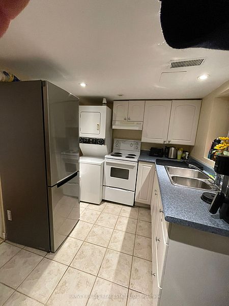 Toronto Townhouse for rent - 1 Bedroom — photo 2