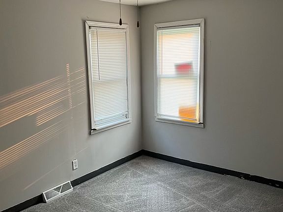 4th image of 14606 Myrtle Ave