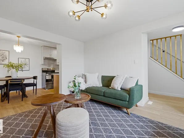 7 D Callingwood Ct NW, Edmonton, AB T5T 0H5