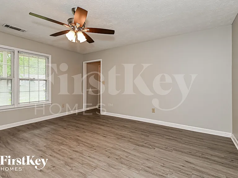 3900 Hadley Farm Dr — Photo 10
