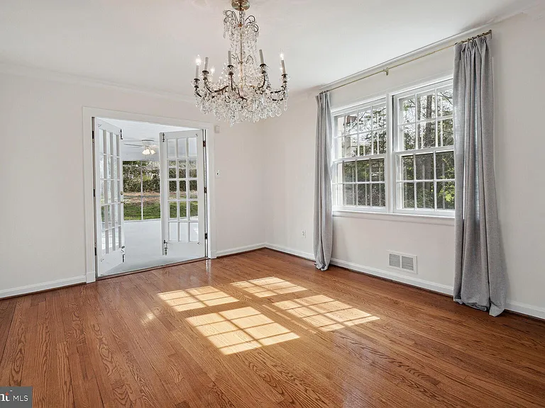 5801 Hillburne Way — Photo 8