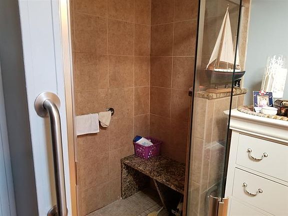 3rd image of 6655 NE 6th Pl