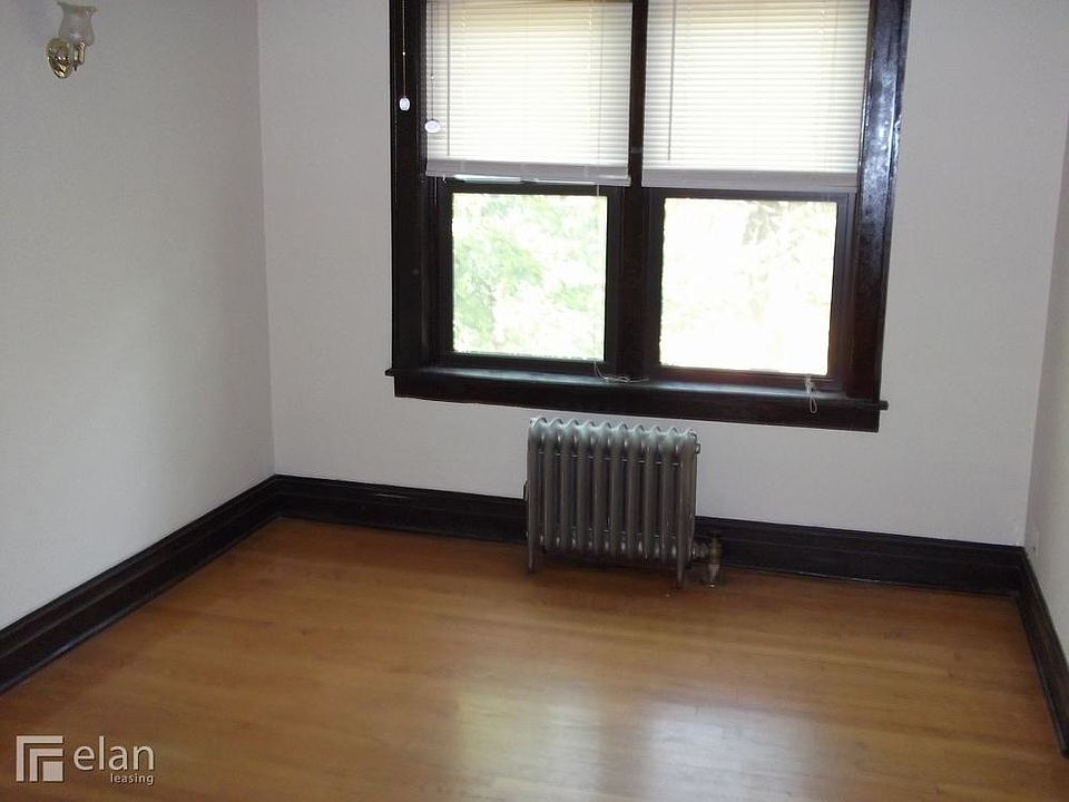 1st image of 2035 W Wellington Ave Unit 3