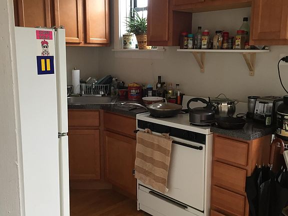 2nd image of 3839 N Greenview Ave #B69bcdzqt