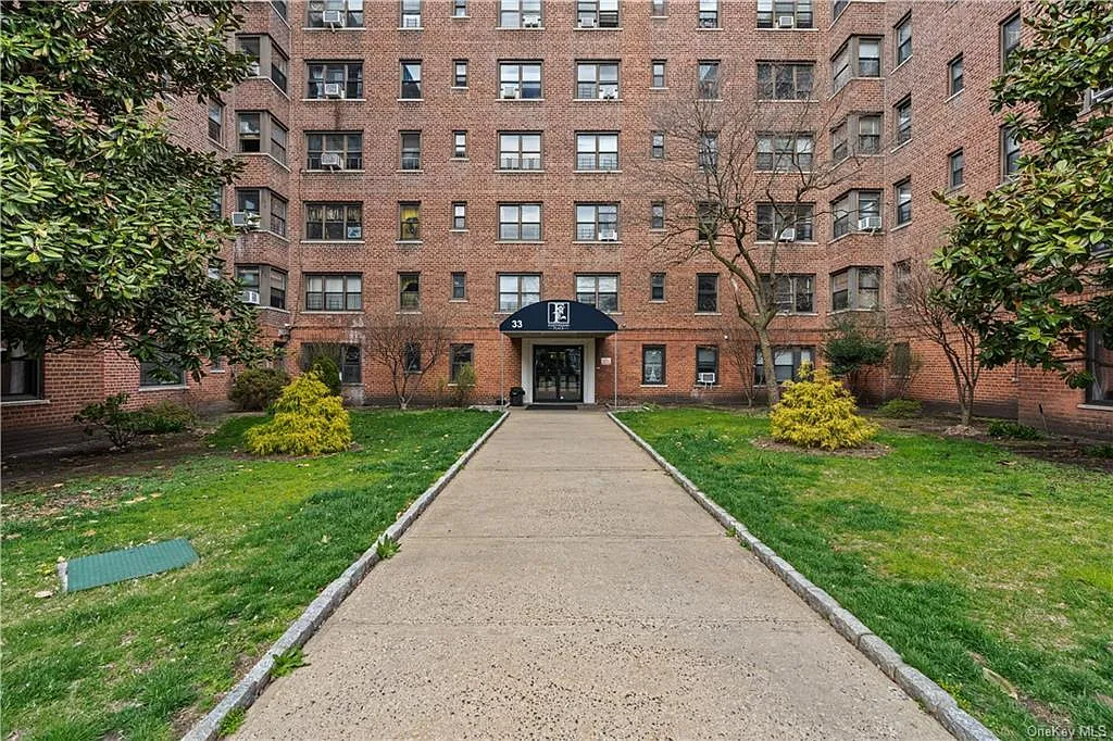 33 William St — Photo 1