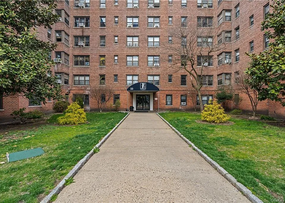 33 William St