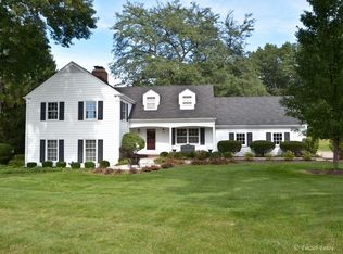 1900 Tweed Rd, Inverness, IL 60067