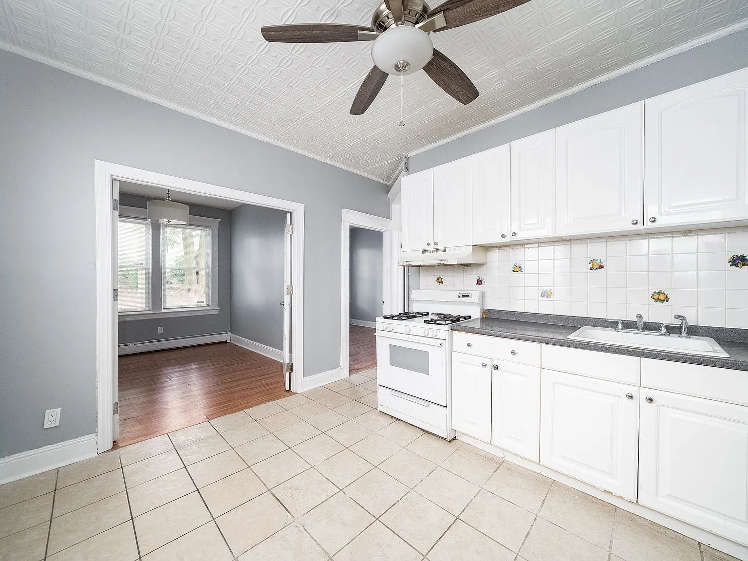 2 bed, 800 sqft, $1,975 — Photo 2
