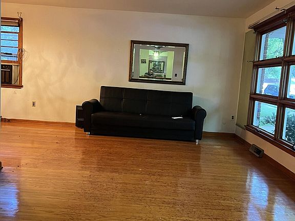 3rd image of 7 Norwood Ct