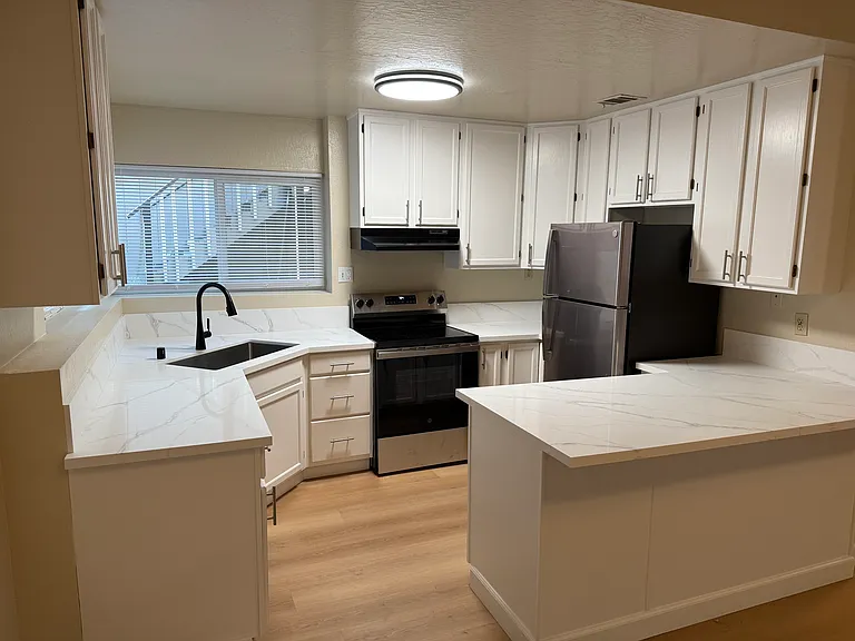 1010 Figueroa St #2 — Photo 3