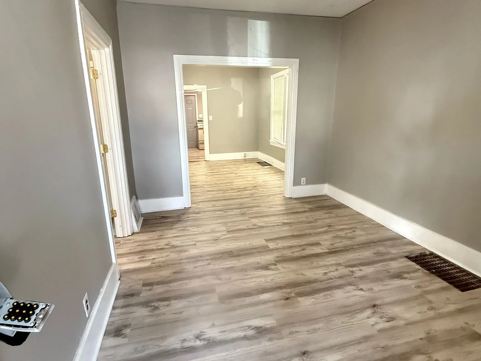 859 Marion St — Photo 3