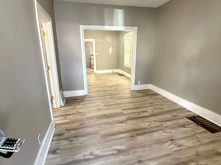 859 Marion St — Photo 3