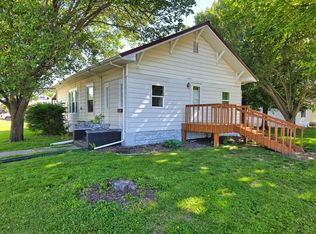 203 Fair Ave, Flora, IL 62839