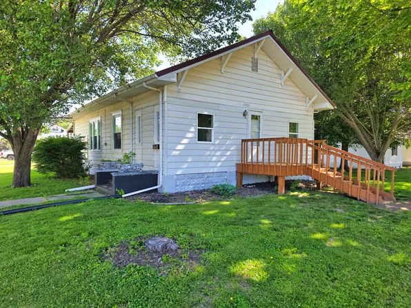 203 Fair Ave, Flora, IL 62839