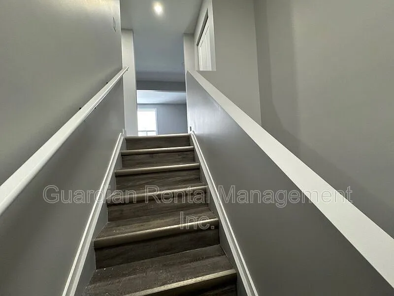 3 bed, 1.0 bath, 1000 sqft, $1,495 — Photo 2