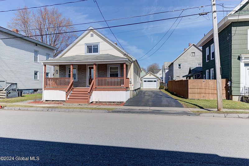 2nd image of 17 Crescendoe Road