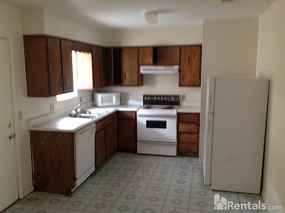 2nd image of 1725 E 1st St APT 11