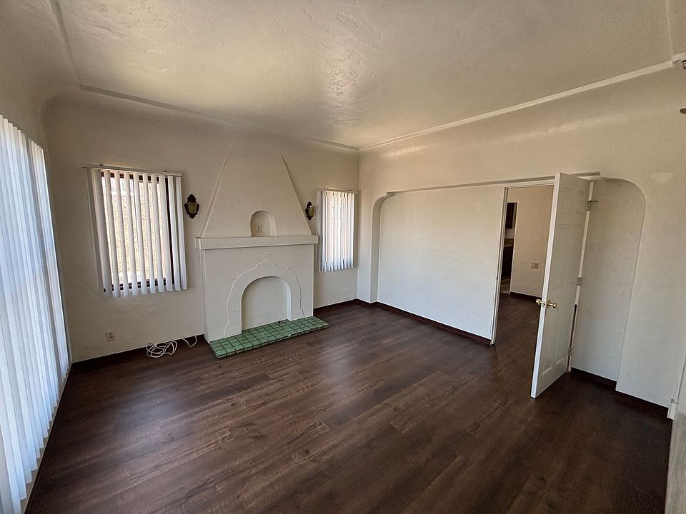 1st image of 920 Spence St #922-1/2