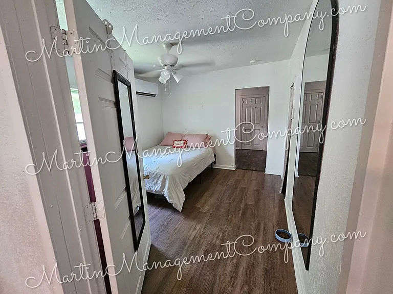 610 W 4th St #A — Photo 4