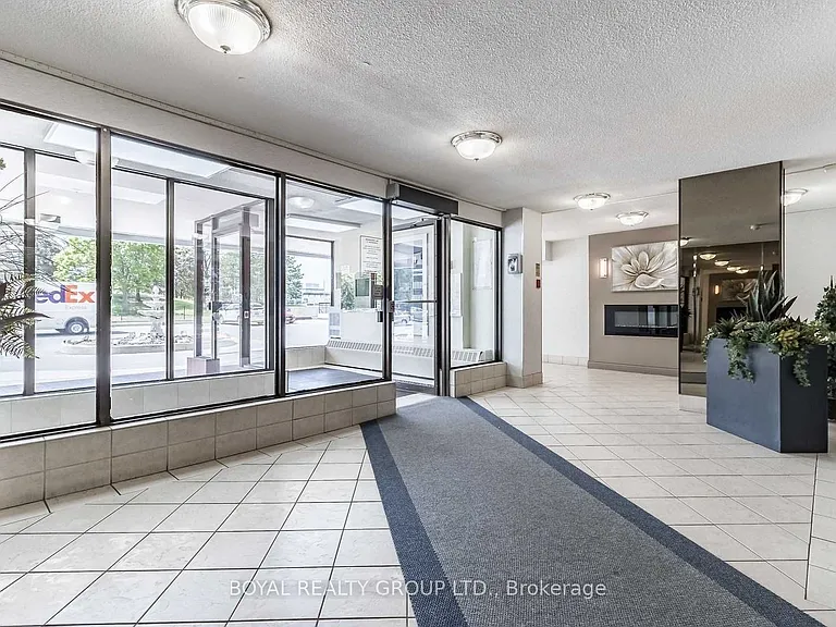 18 Knightsbridge Rd #303 — Photo 4