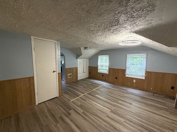 3rd image of 220 Lovers Ln NW #2