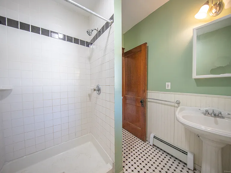 32-34 Linnell St #34 — Photo 10