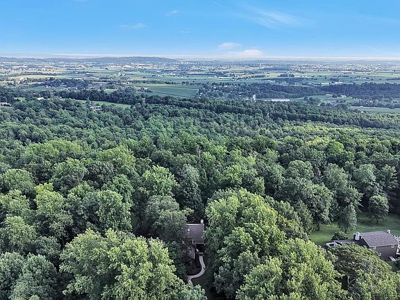 4th image of 360 Netzley Dr