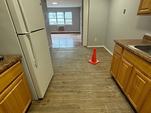 5th image of 52 W Stratford Pl #3