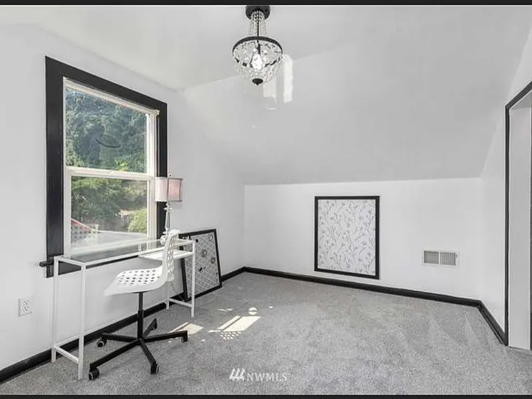 2522 N Lafayette Ave — Photo 18