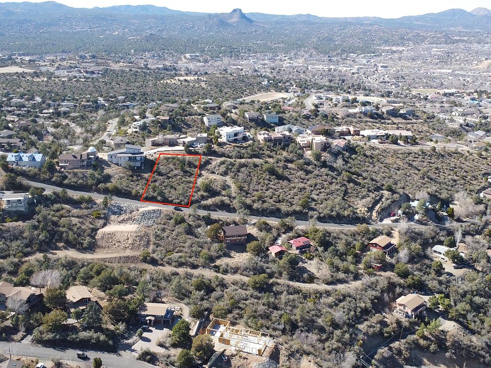 2nd image of 628 W Robinson Dr