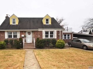 59 Goshen St, Elmont, NY 11003