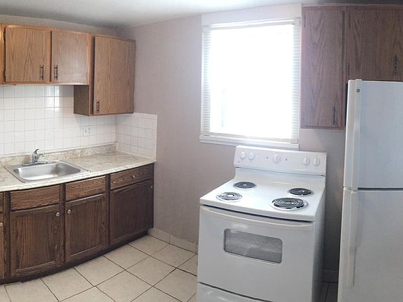 2nd image of 205 E Oak St APT 2