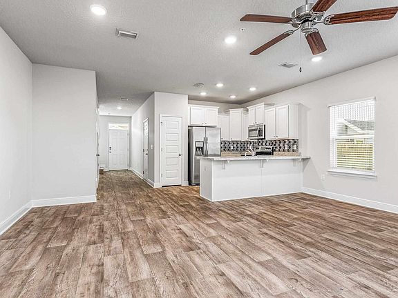2nd image of 6065 Royal Port Ct