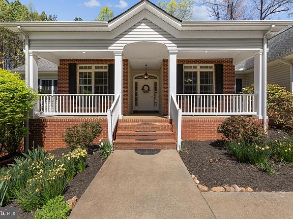 3rd image of 286 Lewis Dr