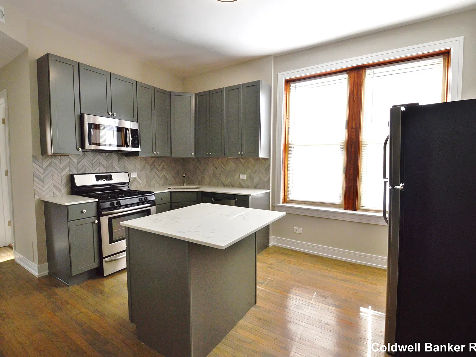 2 bed, 1.0 bath, 900 sqft, $2,250 — Photo 4