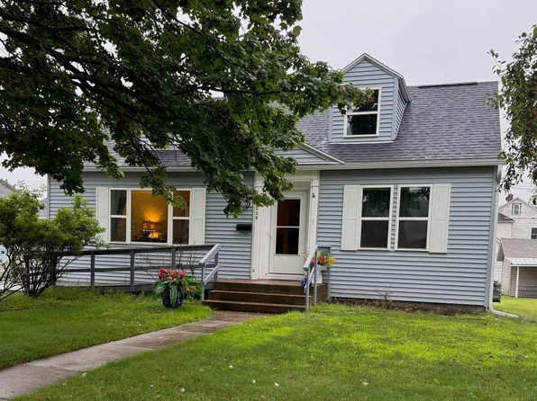 1009 W Hughitt St, Iron Mountain, MI 49801