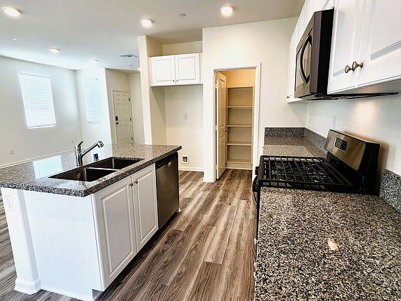 5th image of 16119 Botanical St