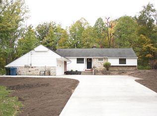 2750 River Rd, Willoughby Hills, OH 44094