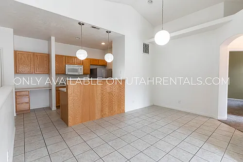 1508 W 110 N Photo 1