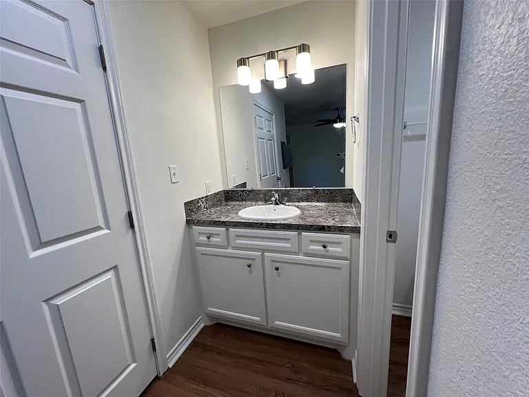 1231 Sycamore Ave #D — Photo 6