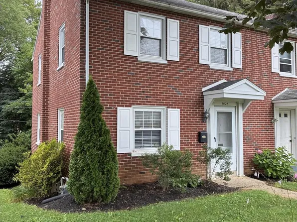 1025 Edgemoor Ct, Lancaster, PA 17601