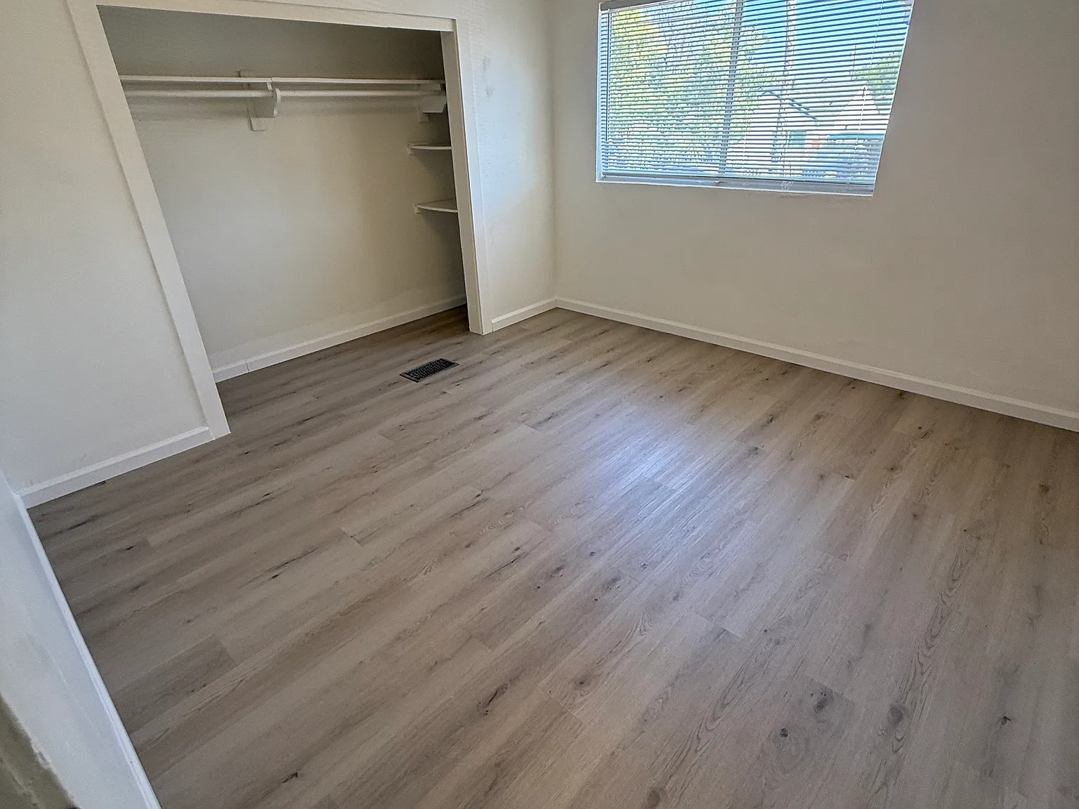 3 bed, 1000 sqft, $3,200 — Photo 4