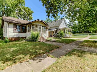 329 Willow St, Pekin, IL 61554